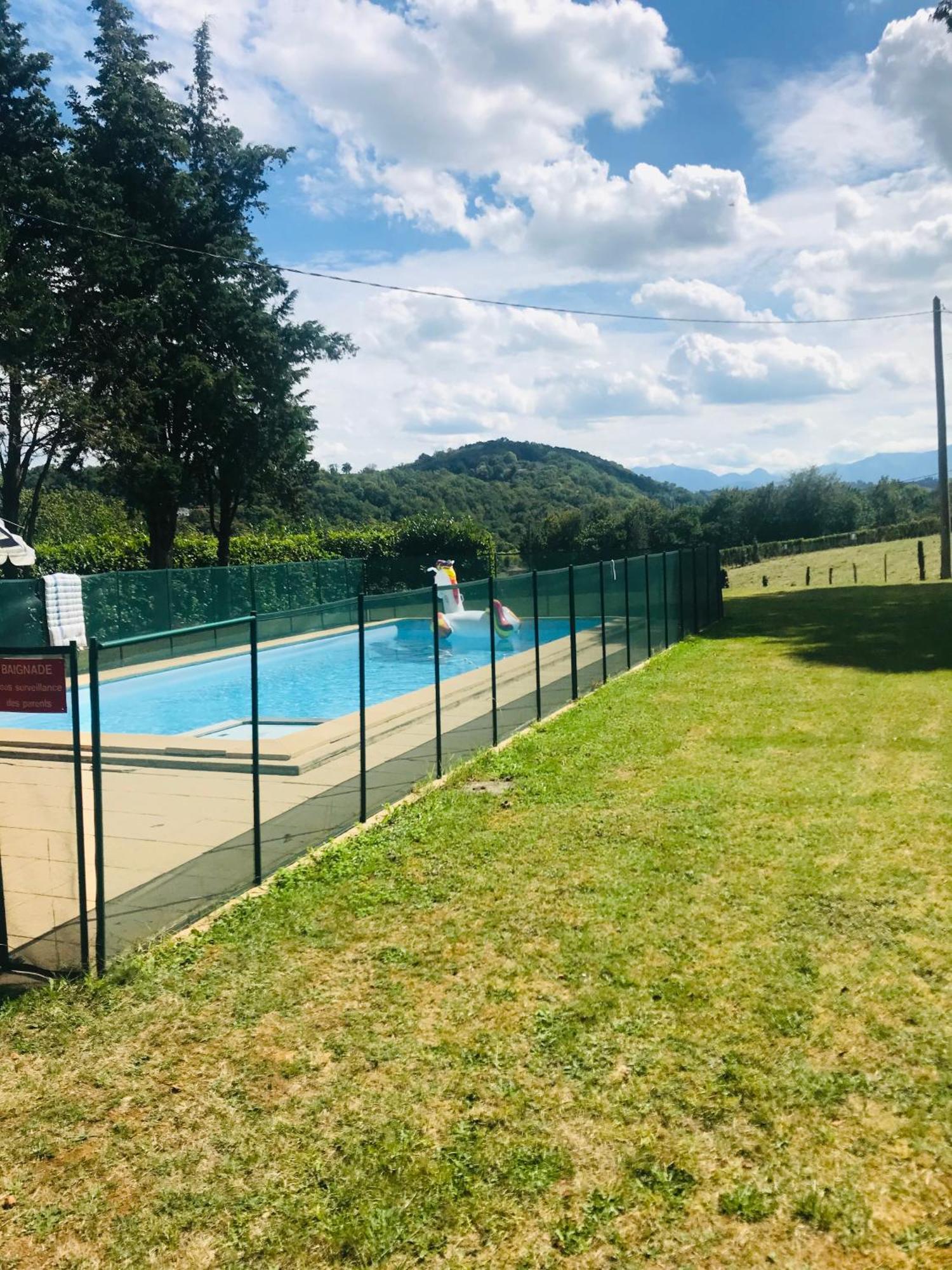 L'Oree Des Roses, Hebergement De Vacances Avec Jardin Et Piscine Gan ภายนอก รูปภาพ